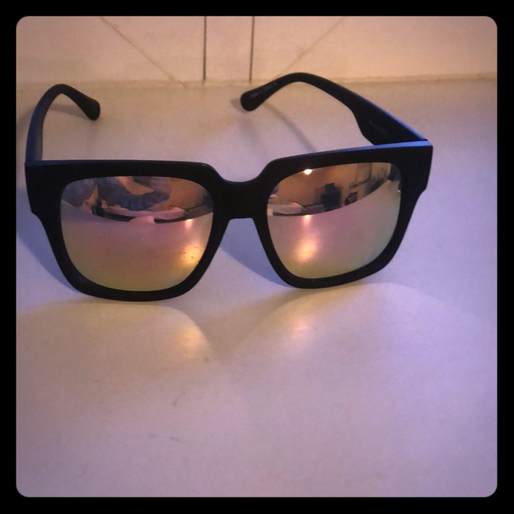 Quay on the prowl sunglasses